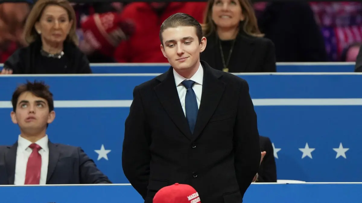 Amtseinführung Trump: 20.01.2025, USA, Washington: Barron Trump nimmt an einer Veranstaltung mit Parade zur Amtseinführung von US-Präsident Trump in der Capital One Arena teil. Foto: Matt Rourke/AP/dpa +++ dpa-Bildfunk +++