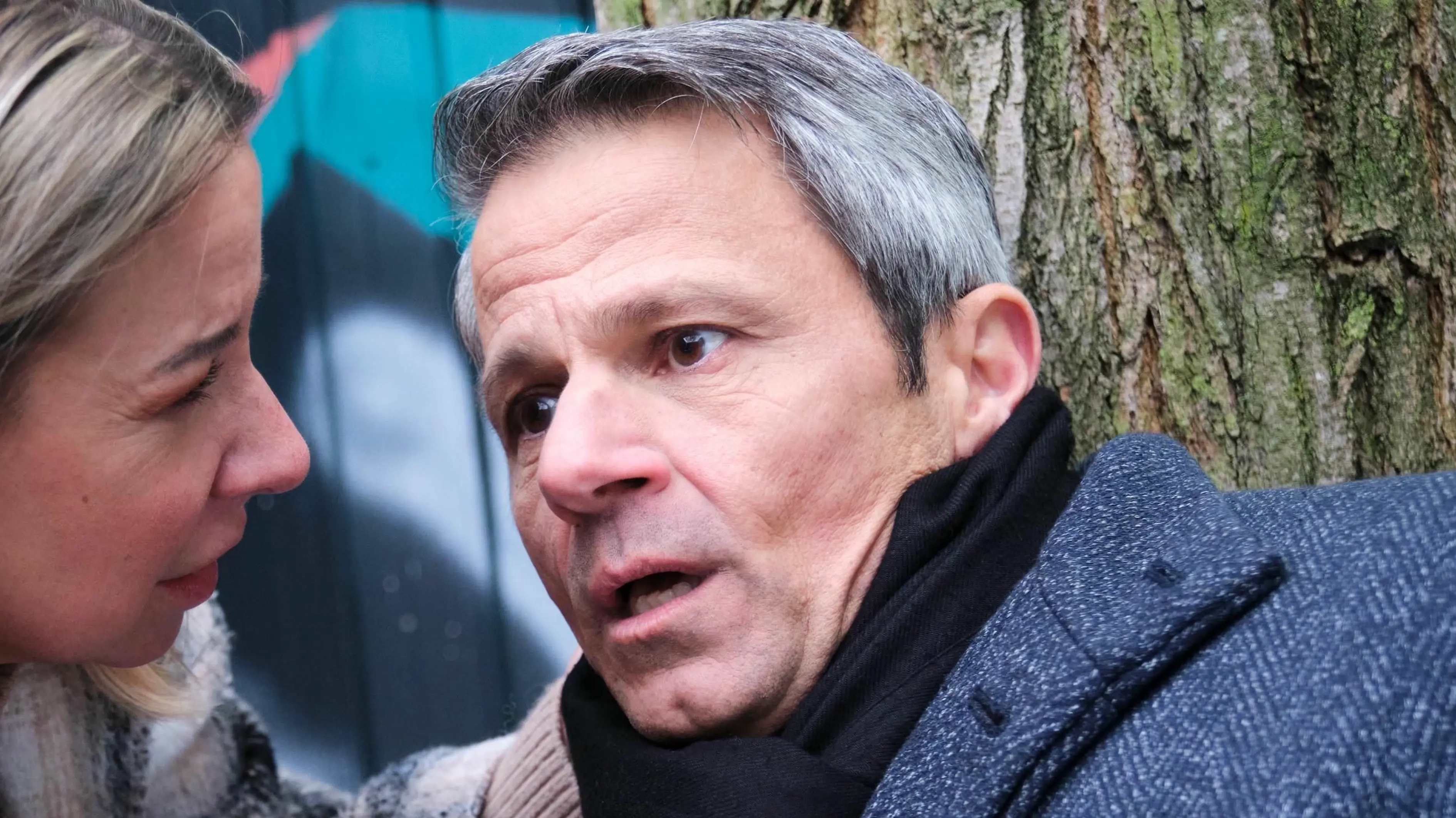 Ute (Isabell Hertel) befürchtet, dass Benedikt (Jens Hajek) einen Schlaganfall erlitten hat.