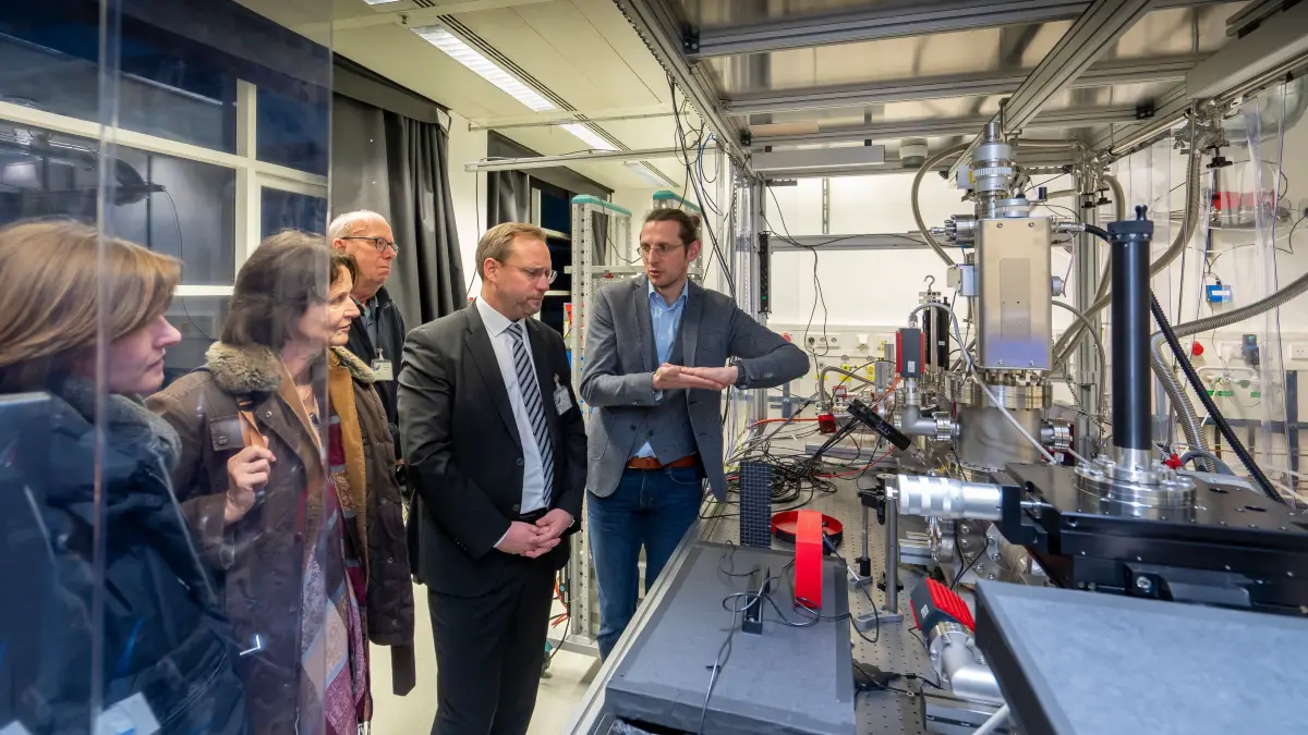 Ulm, Wissenschaftsstadt. Einladung Besuch des Gemeinderates bei der WissenschaftsstadtDLR Quatencomputing-Initiative (QCI) mit Laborbesichtigung