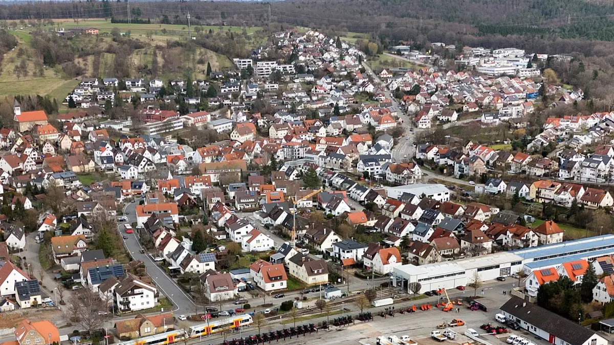 (ohne Überschrift): Vorsicht: Dieses Foto ist möglicherweise nur für den einstigen Verlag Schwäbisches Tagblatt verwendbar. Dettenhausen, M&V Veit Baumaschinen GbR, Torstraße 11, will erweitern.
Luftbild Klaus Franke 21.02.2024