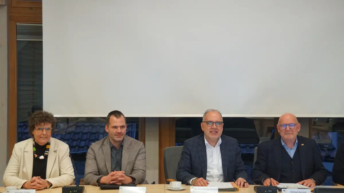 Kamen zur Mobilitätskonferenz im Kreis Freudenstadt zusammen: Regierungspräsidentin Sylvia M. Felder, der erste Landesbeamte Reinhard Gaiser, Landrat Dr. Klaus Michael Rückert und Landesverkehrsminister Winfried Hermann (Grüne).