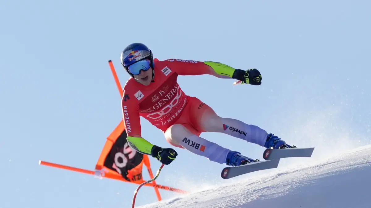 Ski alpin Weltcup in Kitzbühel: 24.01.2025, Österreich, Kitzbühel: Ski alpin: Weltcup, Super G, Herren, 85. Hahnenkammrennen auf der Streif. Der Schweizer Marco Odermatt in Aktion. Foto: Giovanni Auletta/AP/dpa +++ dpa-Bildfunk +++