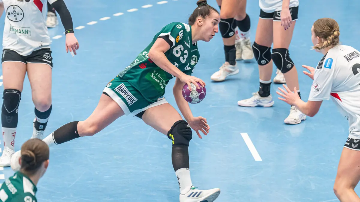 Frisch Auf Goeppingen vs. TSV Bayer 04 Leverkusen, Handball, 1. Bundesliga, Spielzeit 2024/2025, 25.01.2025: Stephanie Elies (Frisch Auf Frauen, #63) am Ball, Frisch Auf Goeppingen vs. TSV Bayer 04 Leverkusen, Handball, 1. Bundesliga, Spielzeit 2024/2025, 25.01.2025
Foto: EIBNER/Michael Schmidt