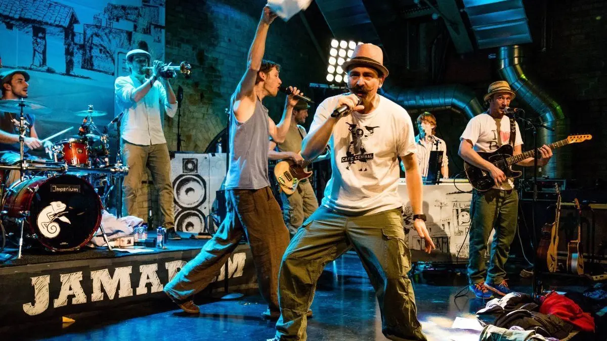 Sommerfest der Kulturschmide auf dem Braureigelände Häberlen in Gaildorf. Jamaram spielen Reggae und Ska