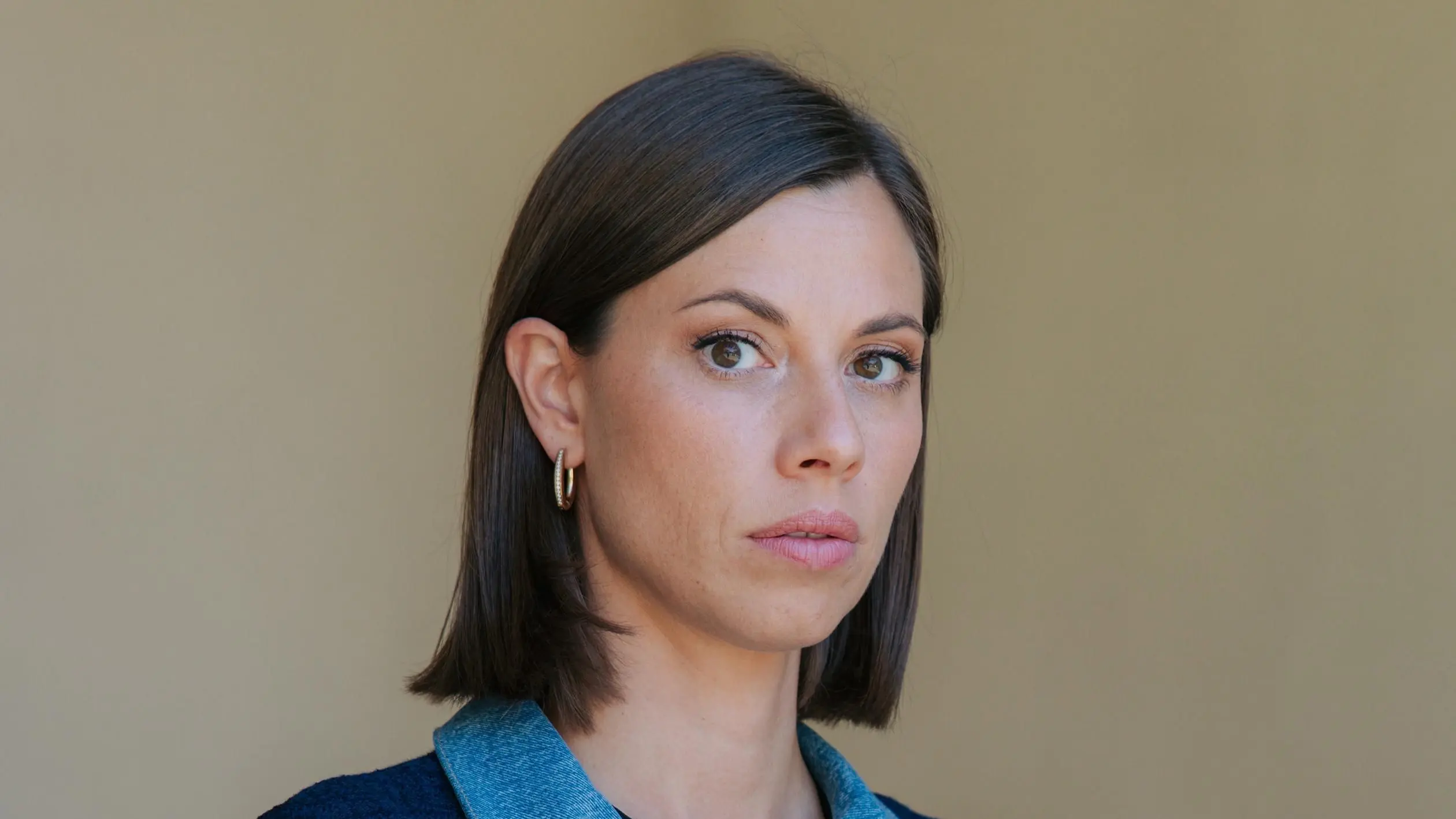 Matilda (Anna-Katharina Fecher) vergiftet ihren Vater Jo Gerner.