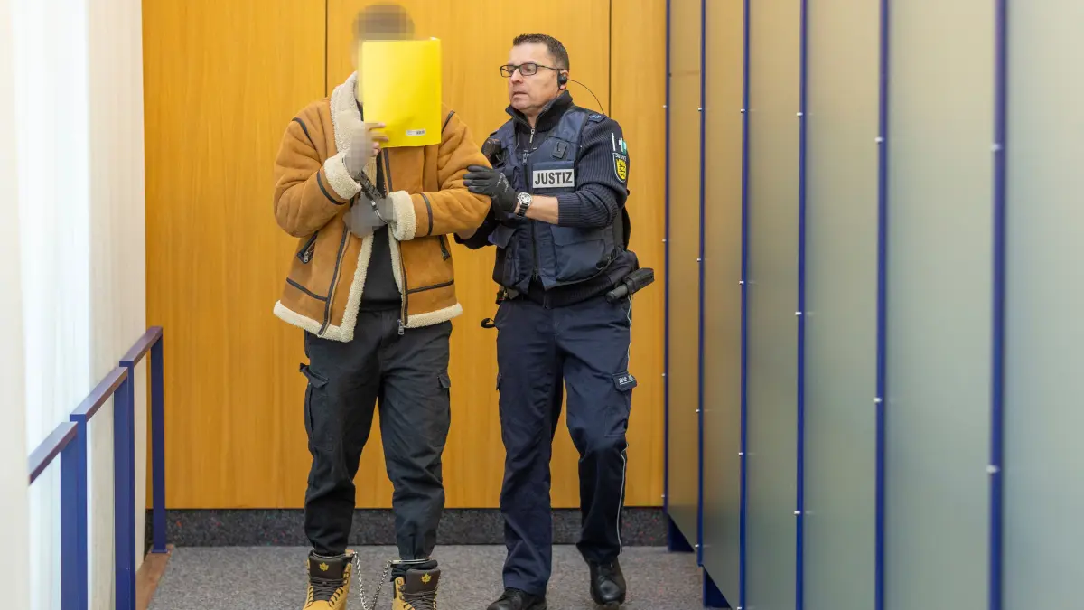 2. Prozesstag: 25-Jähriger steht wegen Flaschenattacke vor Gericht