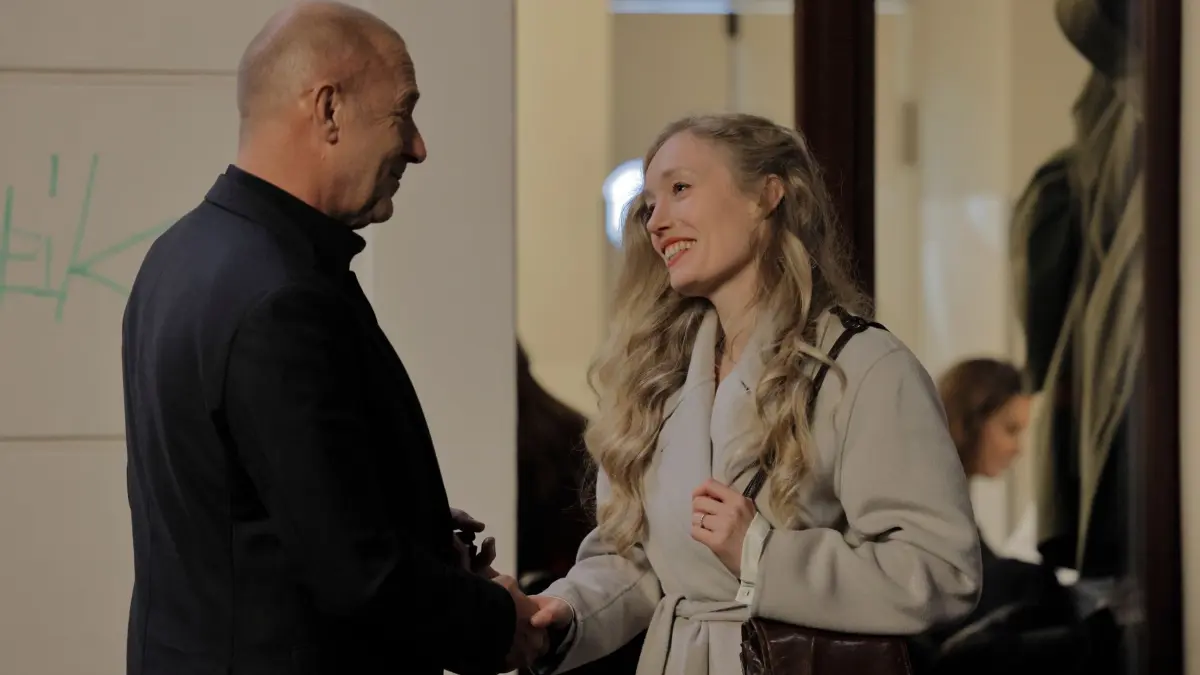 Yvonne Gaspers (Katharina Heyer) und Ingo Thiel (Heino Ferch) hatten ein Date. Jetzt ist sie verschwunden.