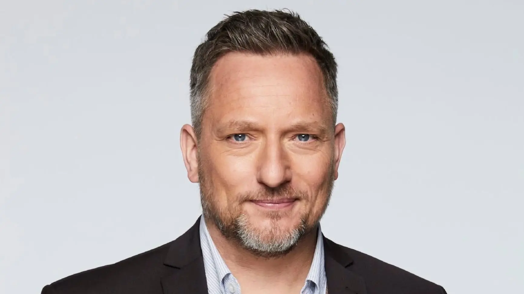 Michi (Lars Pape) hat Angst um seine große Liebe.