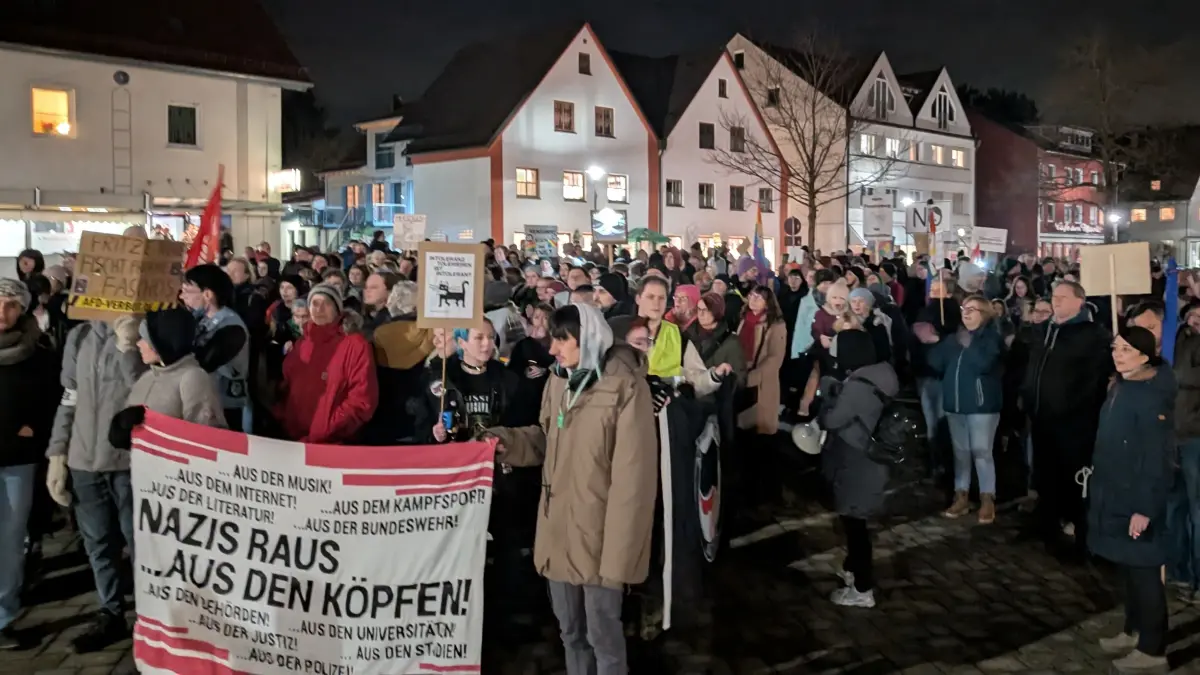Zum Schluss ihres Demonstrationszuges versammelten sich die Demonstranten auf dem Marktplatz.