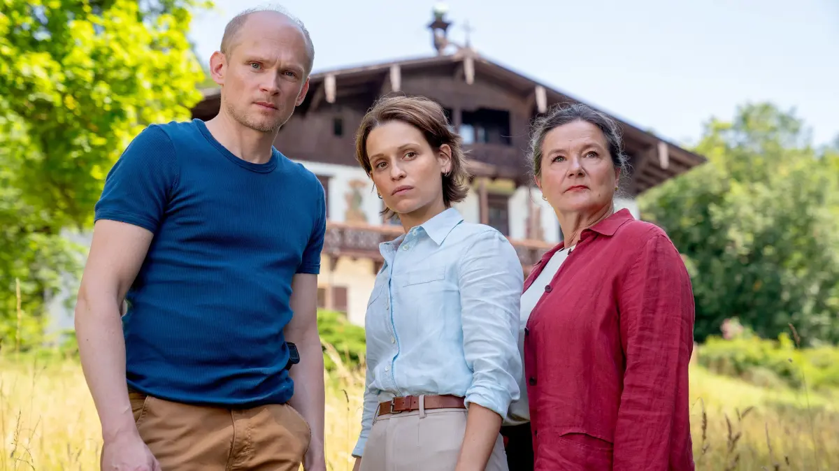 „Tod am Rennsteig – Haus der Toten“ wird am 13.03.2025 im Ersten ausgestrahlt. Alle Infos zum Krimi findet ihr hier.