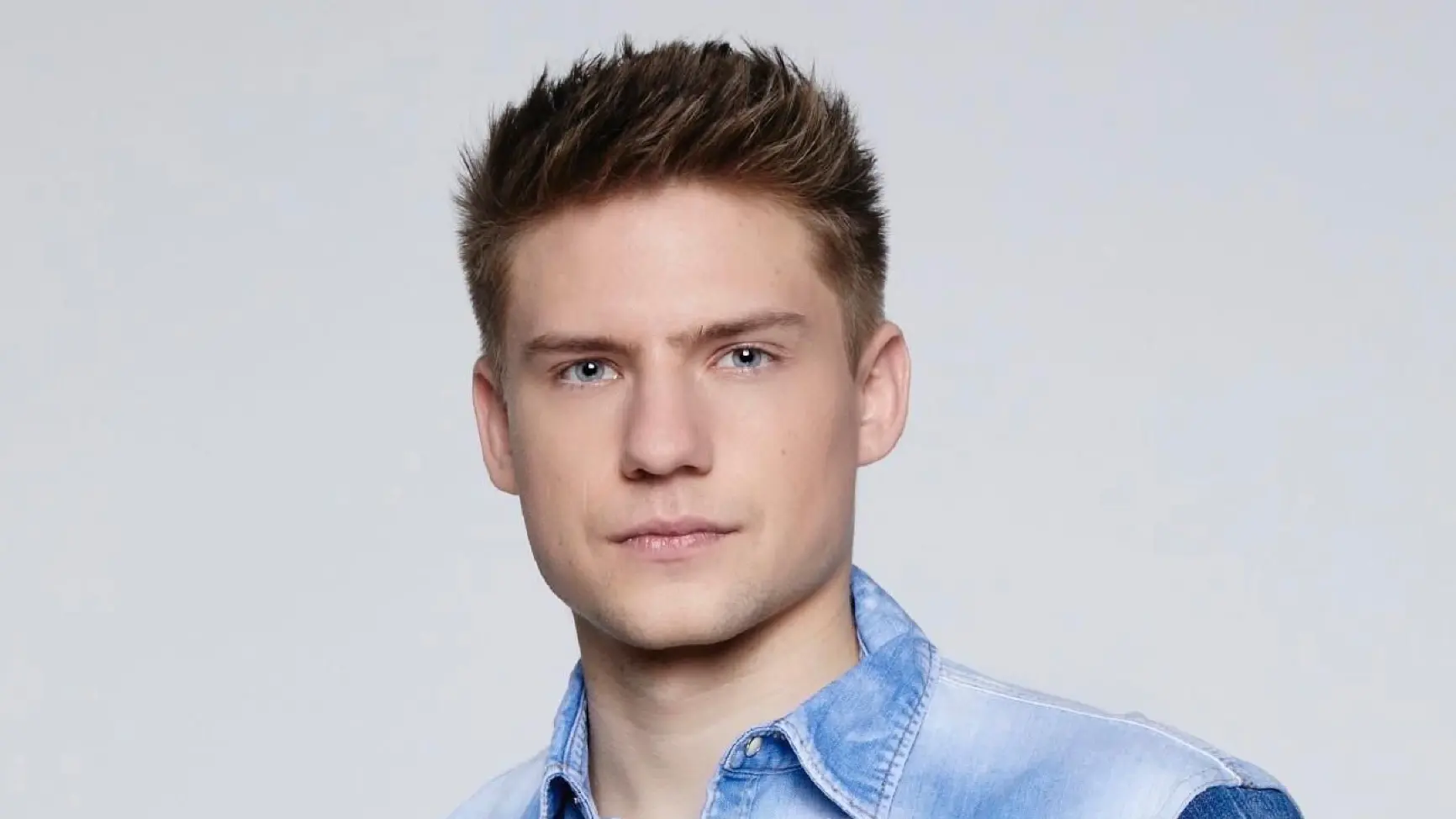Lennart Borchert spielt Moritz Bode.