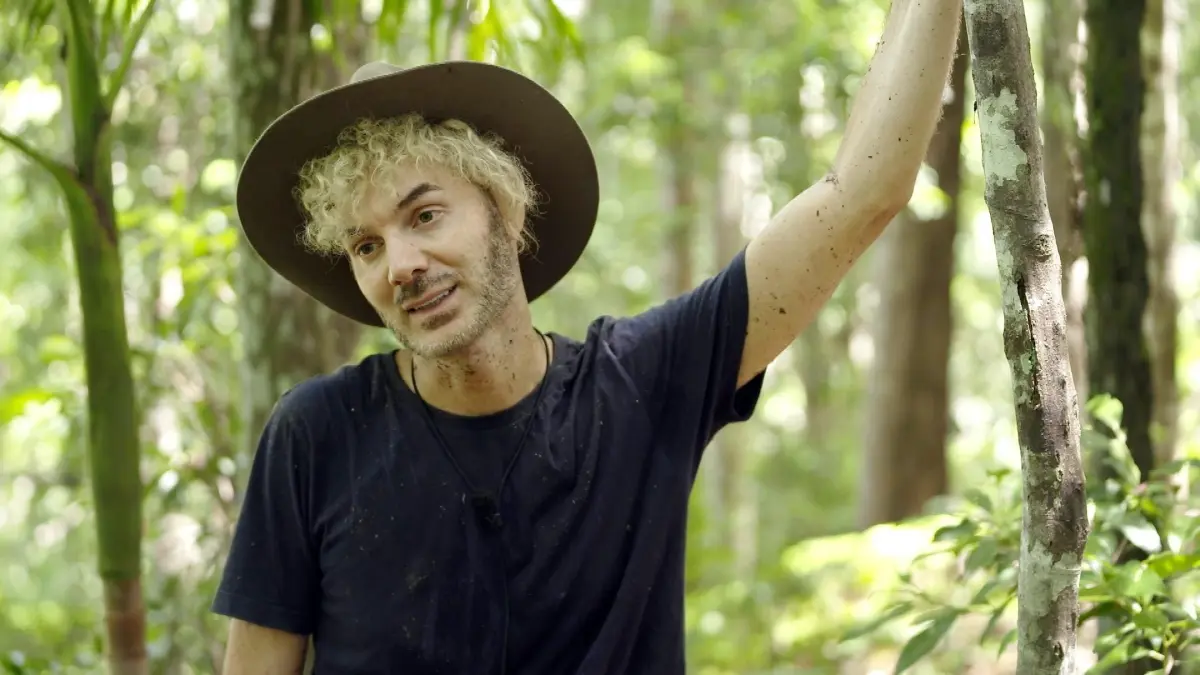 In der ersten „Dschungelcamp“-Woche stimmen die TV-Zuschauenden darüber ab, wer in die Dschungelprüfung muss – und Sam Dylan ist Dauergast.