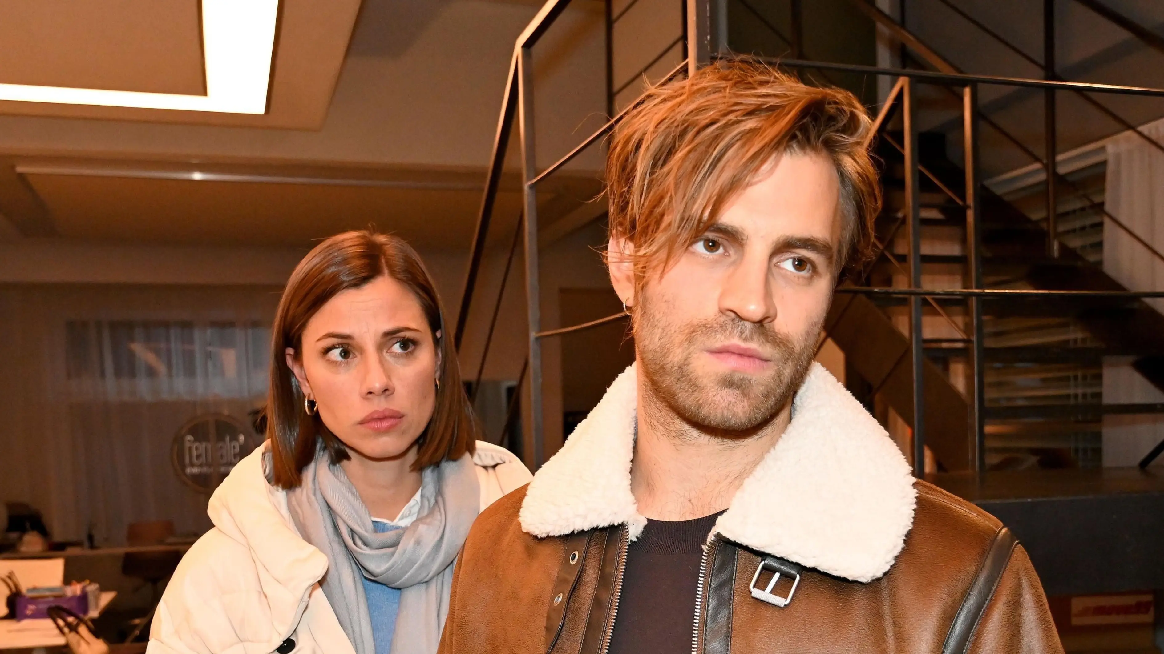 Matilda (Anna-Katharina Fecher) und Julian (Onno Buß) haben ihren Vater Jo Gerner im Visier.