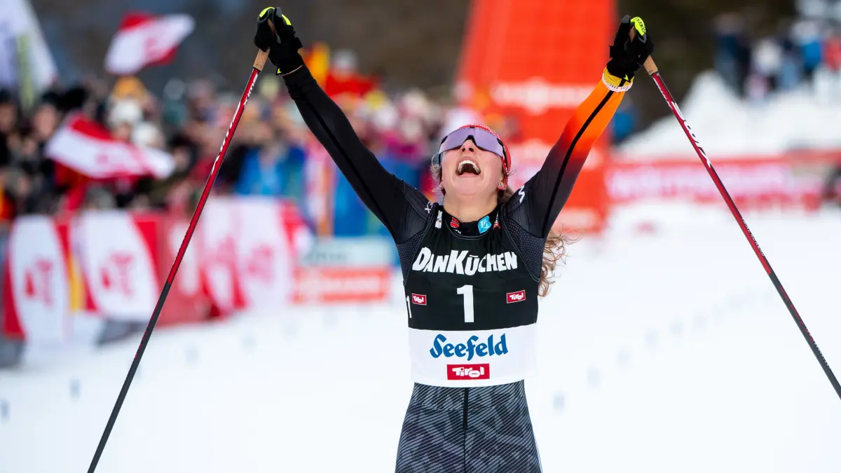 AUT, FIS Nordische Kombination Weltcup, Seefeld Triple, Compact Race, Saison 2024/2025, 01.02.2025: ARMBRUSTER Nathalie (Deutschland) jubelt im Ziel ueber ihren ersten Sieg der Karriere, AUT, FIS Nordische Kombination Weltcup, Seefeld Triple, Compact Race, Langlauf 5 km Frauen, Saison 2024/2025, 01.02.2025
Foto: Eibner-Pressefoto/Michael Memmler