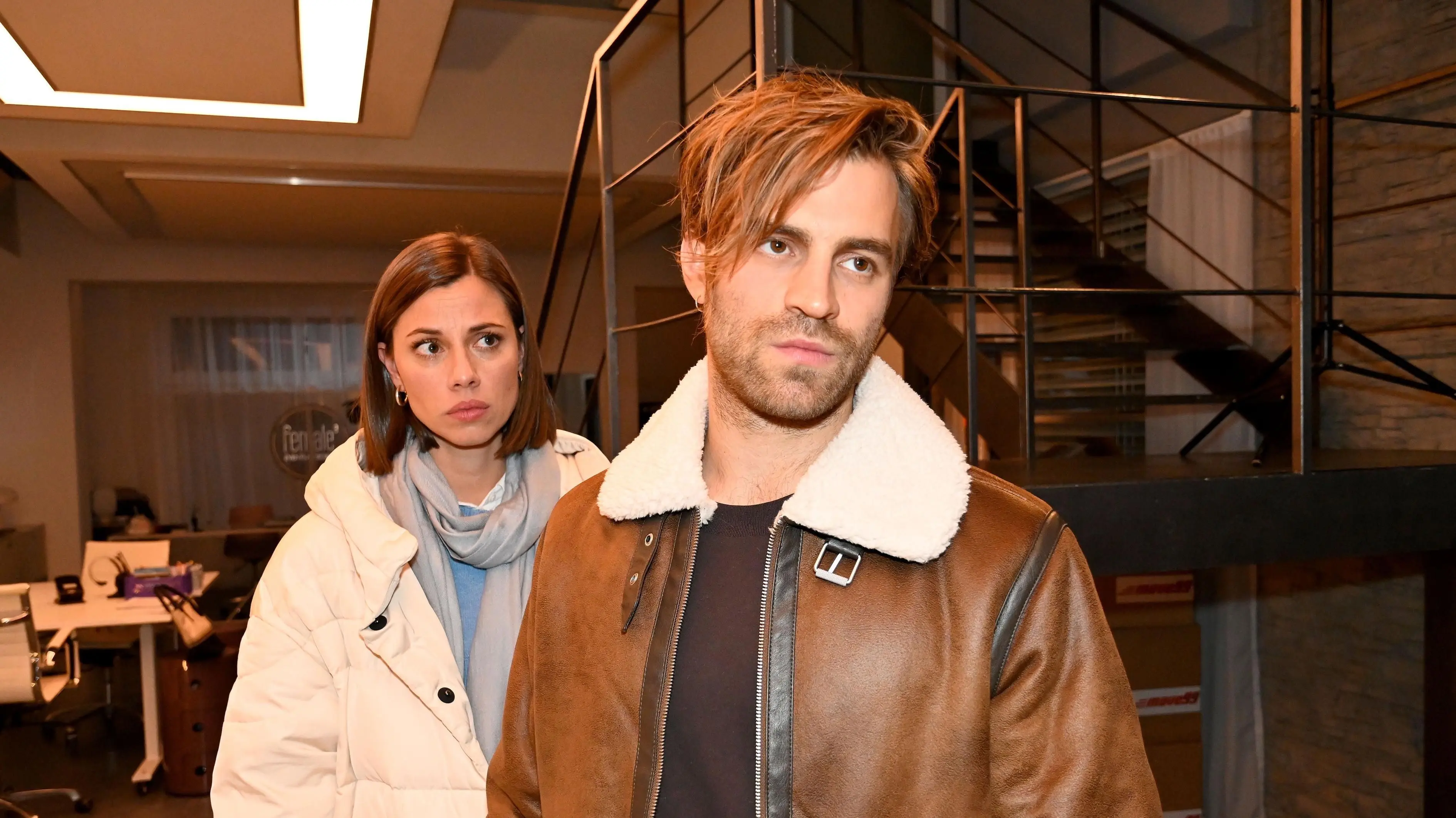 Matilda (Anna-Katharina Fecher) kann nicht verhindern, dass Julian (Onno Buß) Gerners harte Worte mitbekommt.