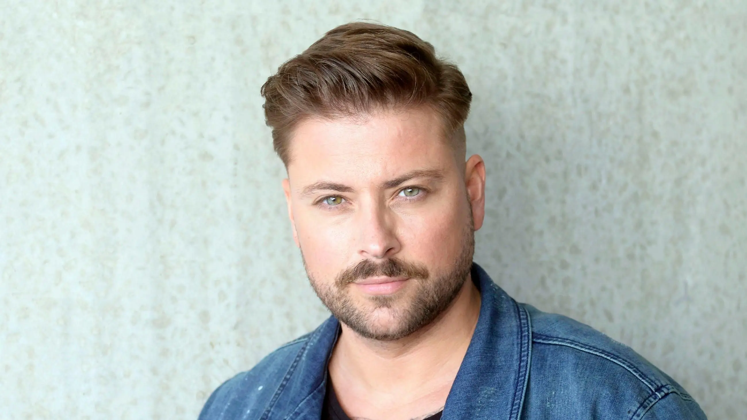 Bahnt sich bei GZSZ eine Überraschung an? John (Felix von Jascheroff) weiß bislang nicht, dass er wieder Vater geworden ist.