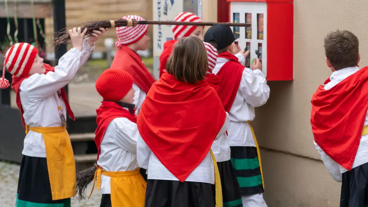 Fasnet Narrensprung in Blaubeuren der Alb-Donau Narren ausgerichtet