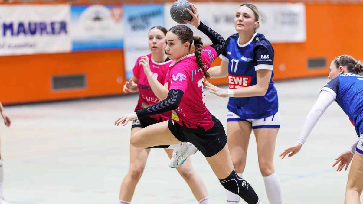 Handball Frauen Bezirksoberliga: Handball Frauen Bezirksoberliga; FSG Altenstadt/Geislingen - HSG Winzingen-Wißgoldingen-Donzdorf II;
Sophia Biegert (FSG Altenstadt/Geislingen, #77);
08.02.2025; Michelberghalle, Geislingen.
Foto: Thomas Madel