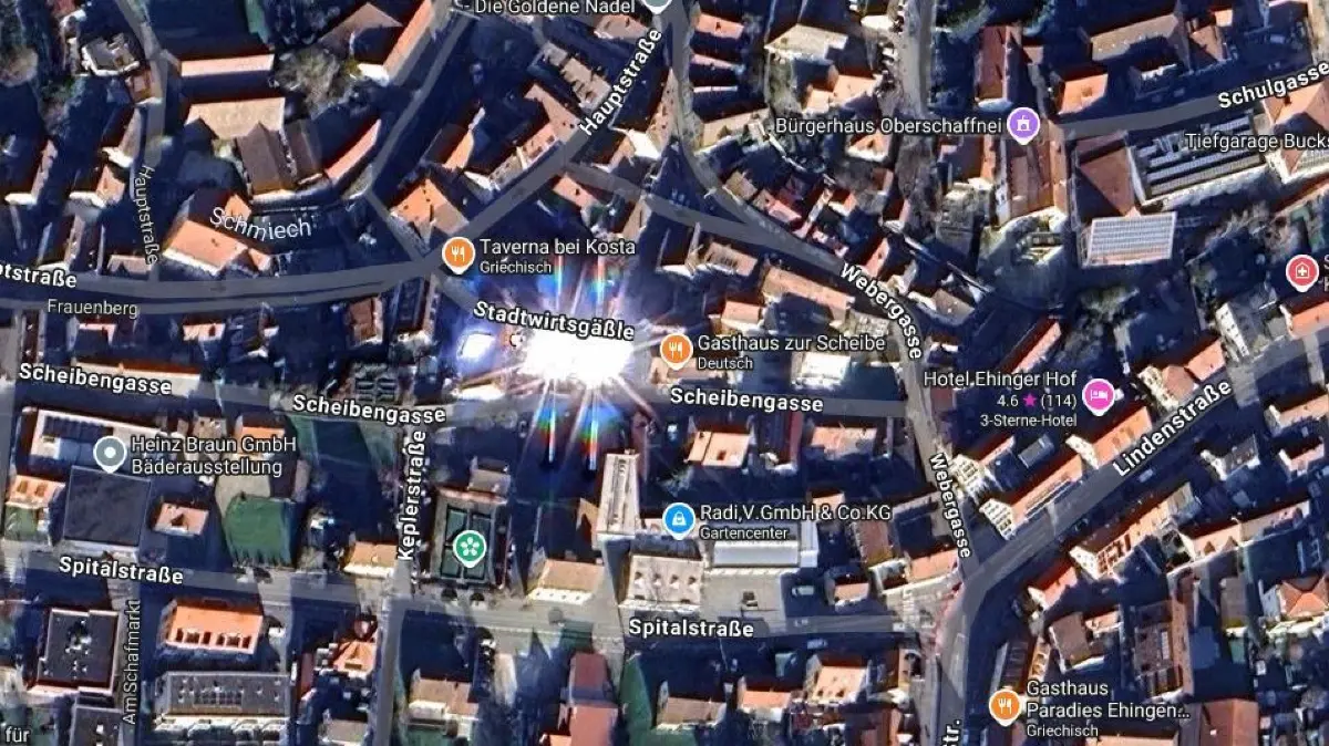 Das mysteriöse Leuchten in der Ehinger Scheibengasse fällt sofort auf, wenn man die Google-Maps-Karten von Ehingen betrachtet.