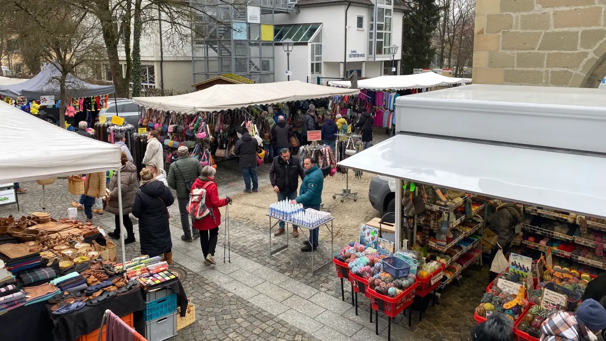 Pferdemarkt Sonntag Krämermarkt und Hallengelände