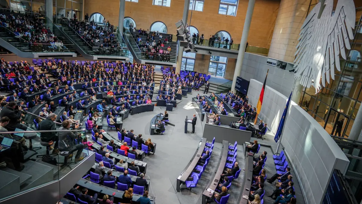 Bundestag: 11.02.2025, Berlin: Bundeskanzler Olaf Scholz (SPD) spricht im Bundestag in der Generaldebatte «zur Situation in Deutschland». Das Parlament kommt zu seiner letzten regulären Sitzung vor der Bundestagswahl zusammen. Foto: Kay Nietfeld/dpa +++ dpa-Bildfunk +++