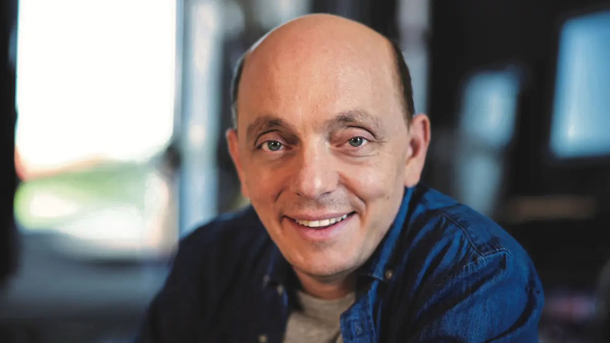 Bernhard Hoëcker wird neuer Botschafter für terre des hommes. Weiterer Text über ots und www.presseportal.de/nr/9646 / Die Verwendung dieses Bildes ist für redaktionelle Zwecke honorarfrei. Veröffentlichung bitte unter Quellenangabe: "obs/terre des hommes Deutschland e.V./Morris MacMatzen" Comedian Bernhard Hoëcker ist unverletzt.