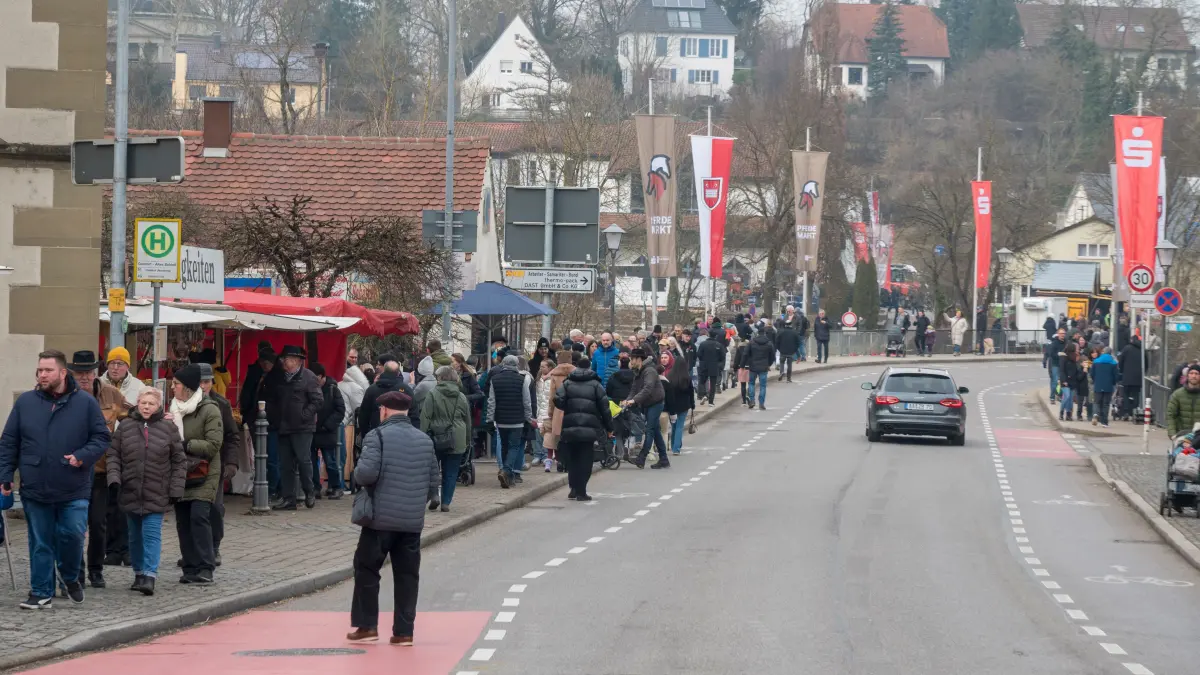 Pferdemarkt Gaildorf 2025, Treiben in der Innenstadt und auf dem Hallengelände am Sonntag