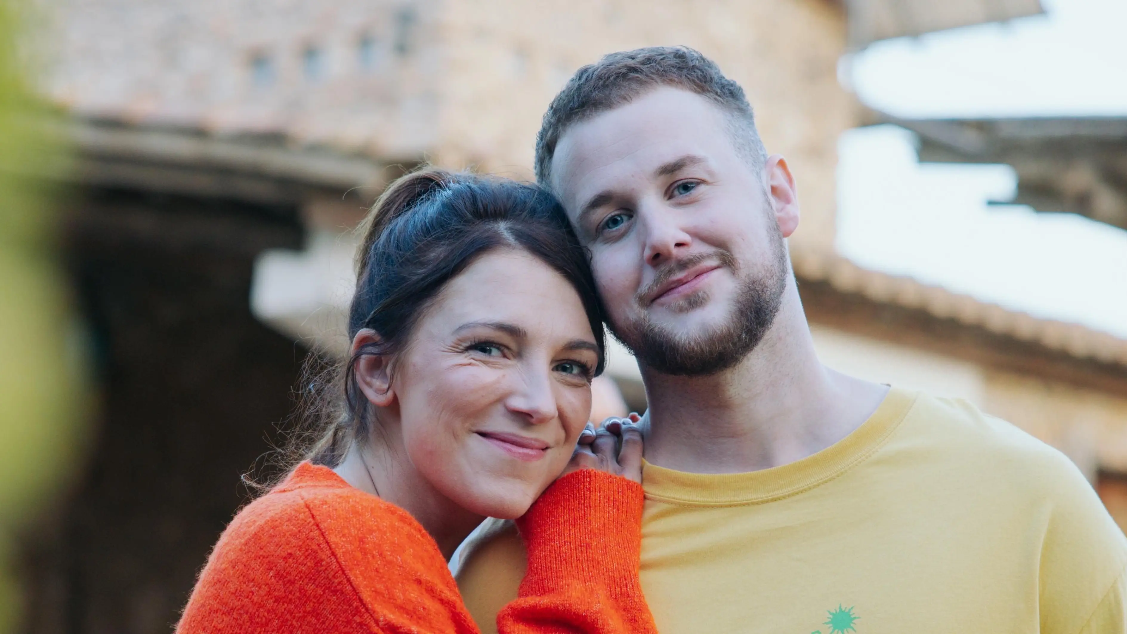 Lilly (Iris Mareike Steen) und Jonas (Felix van Deventer) müssen eine schwierige Entscheidung treffen.