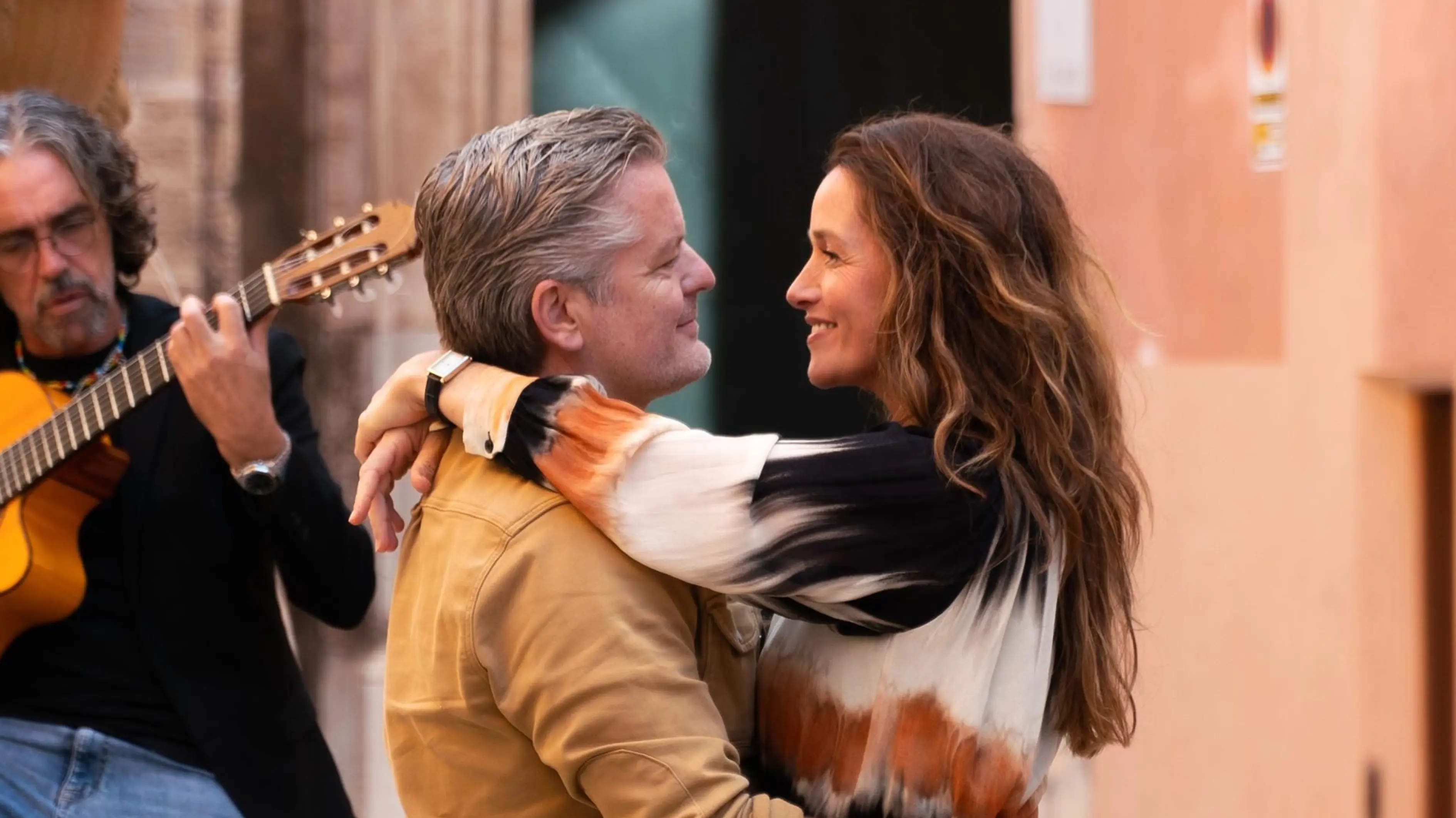 Ingo (André Dietz) und Jenny (Kaja Schmidt-Tychsen) schweben auf Wolke sieben.