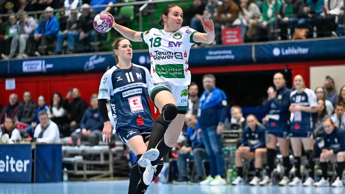 Sport-Union Neckarsulm vs.FRISCH AUF Goeppingen, Handsball, 1. Bundesliga, 17. Spieltag, 2024/2025, 15.02.2025, : Sarah Irmler (FRISCH AUF Goeppingen #18) setzt zum Wurf an, Sport-Union Neckarsulm vs.FRISCH AUF Goeppingen, Handsball, 1. Bundesliga, 17. Spieltag, 2024/2025, 15.02.2025,