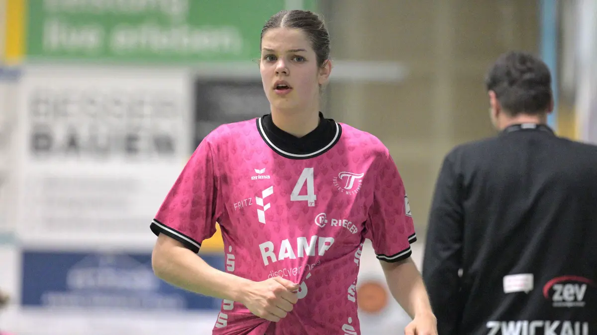 TusSies Metzingen vs. BSV Sachsen Zwickau, Handball, HBF, 17.Ligaspieltag, Saison 2024/2025, 15.02.2025: Lois van Vliet (TusSies Metzingen, #4)
TusSies Metzingen vs. BSV Sachsen Zwickau, Handball, HBF, 17.Ligaspieltag, Saison 2024/2025, 15.02.2025
Foto: Eibner-Pressefoto/Tobias Baur