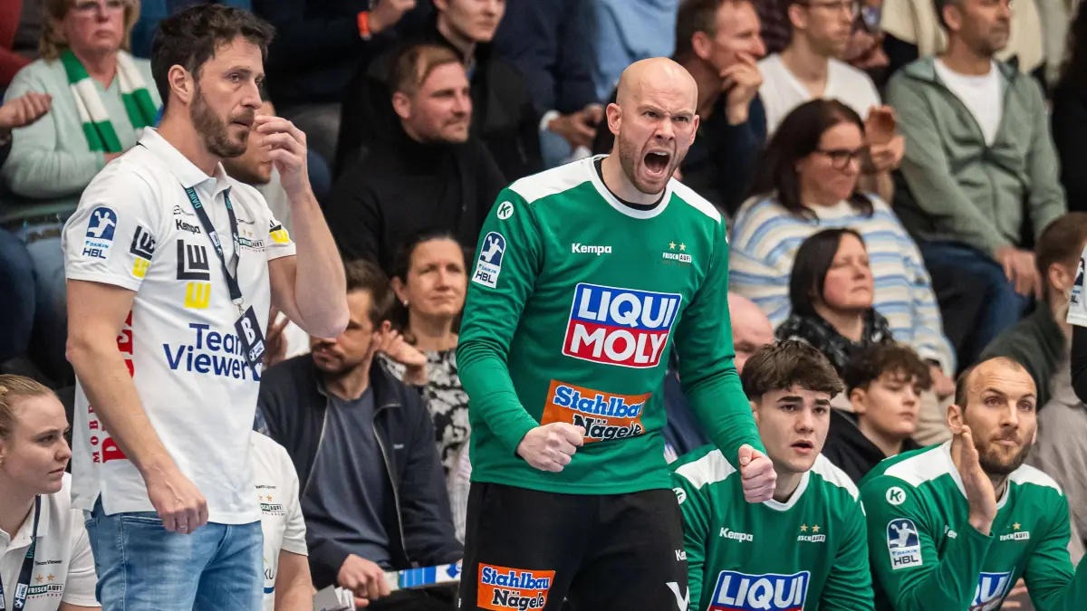 Frisch Auf Goeppingen vs. ThSV Eisenach, Handball, 1. Bundesliga, Herren, Spielzeit 2024/2025, 17.02.2025: Bart Ravensbergen Frisch Auf Goeppingen, 01 jubelt lautstark, Frisch Auf Goeppingen vs. ThSV Eisenach, Handball, 1. Bundesliga, Herren, Spielzeit 2024/2025, 17.02.2025, Frisch Auf Goeppingen vs. ThSV Eisenach, Handball, 1. Bundesliga, Herren, Spielzeit 2024/2025, 17.02.2025 Goeppingen *** Bart Ravensbergen Frisch Auf Goeppingen, 01 cheers loudly, Frisch Auf Goeppingen vs ThSV Eisenach, Handball, 1 Bundesliga, Men, 2024 2025 season, 17 02 2025, Frisch Auf Goeppingen vs ThSV Eisenach, Handball, 1 Bundesliga, Men, 2024 2025 season, 17 02 2025 Goeppingen Copyright: xMichaelxSchmidt/Eibner-Pressefotx EP_MST