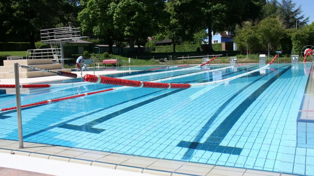 (ohne Überschrift): Vorsicht: Dieses Foto ist möglicherweise nur für den einstigen Verlag Schwäbisches Tagblatt verwendbar. "Susolei"-Freibad Sulz vor Saisonstart am 5. Juni 2021 (Bild vom 1. Juni)