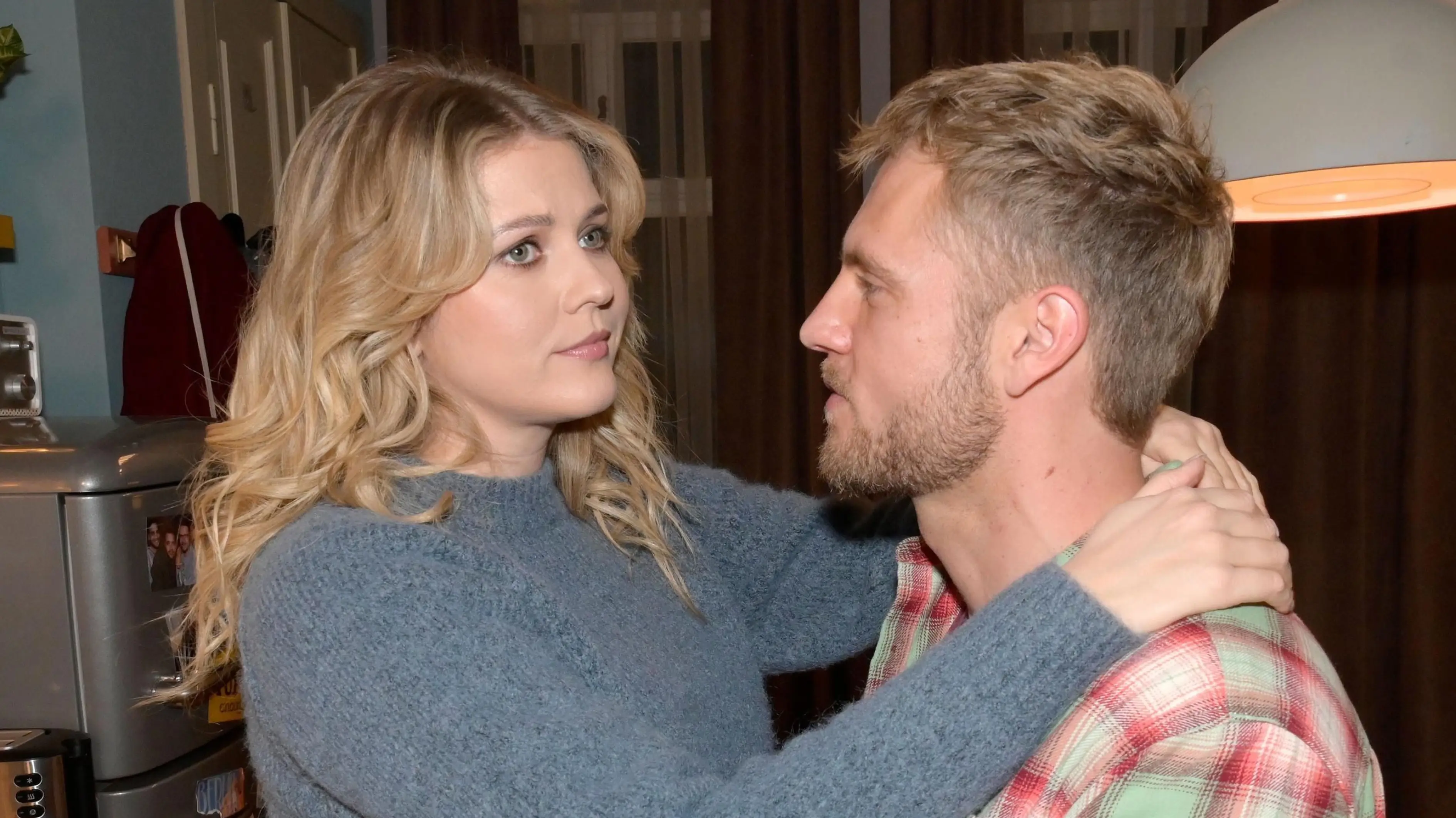 Alicia (Josefin Bressel) und ihr Freund Paul (Niklas Osterloh) bekommen in dieser Woche Besuch.