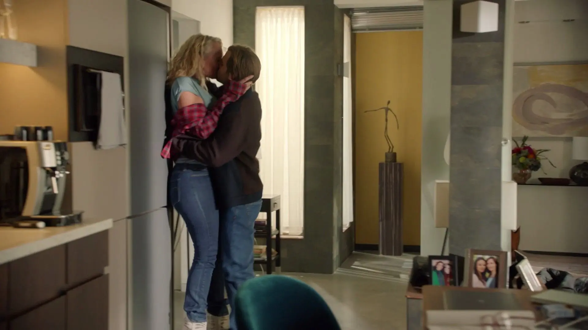 Neue Szene bei GZSZ: Maren (Eva Mona Rodekirchen) und Julian (Onno Buß) können nicht die Finger voreinander lassen.