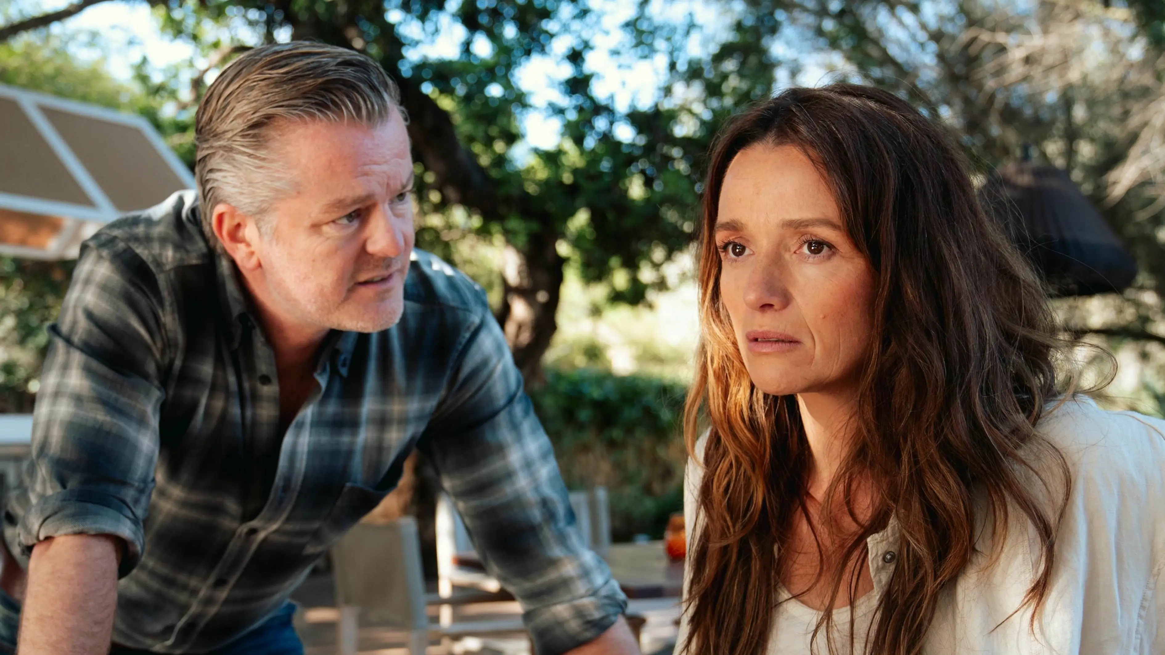 Ingo (André Dietz) will Jenny (Kaja Schmidt-Tychsen) unterstützen.