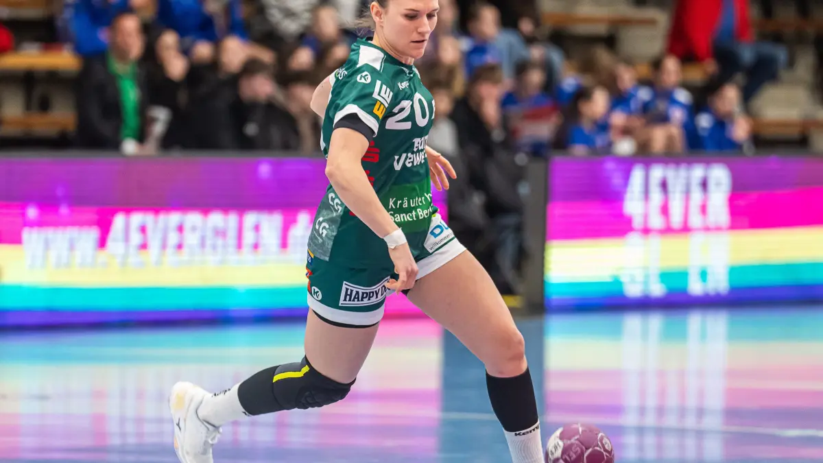 Frisch Auf Goeppingen vs. HSG Bensheim/Auerbach, Handball, 1. Bundesliga, Spielzeit 2024/2025, 19.02.2025: Louisa de Bellis (Frisch Auf Frauen, #20) mit Tempo, Frisch Auf Goeppingen vs. HSG Bensheim/Auerbach, Handball, 1. Bundesliga, Spielzeit 2024/2025, 19.02.2025
Foto: EIBNER/Michael Schmidt