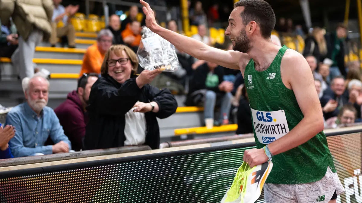 Leichtathletik - Deutsche Hallenmeisterschaften: 21.02.2025, Nordrhein-Westfalen, Dortmund: Leichtathletik/Halle: Deutsche Meisterschaft, 3000 Meter, Männer. Maximilian Thorwirth jubelt nach dem Rennen. Foto: Marius Becker/dpa +++ dpa-Bildfunk +++