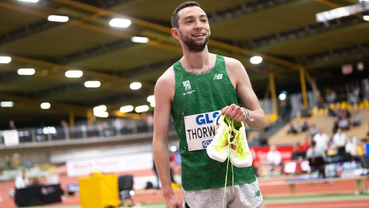 Leichtathletik - Deutsche Hallenmeisterschaften: 21.02.2025, Nordrhein-Westfalen, Dortmund: Leichtathletik/Halle: Deutsche Meisterschaft, 3000 Meter, Männer. Maximilian Thorwirth jubelt nach dem Rennen. Foto: Marius Becker/dpa +++ dpa-Bildfunk +++