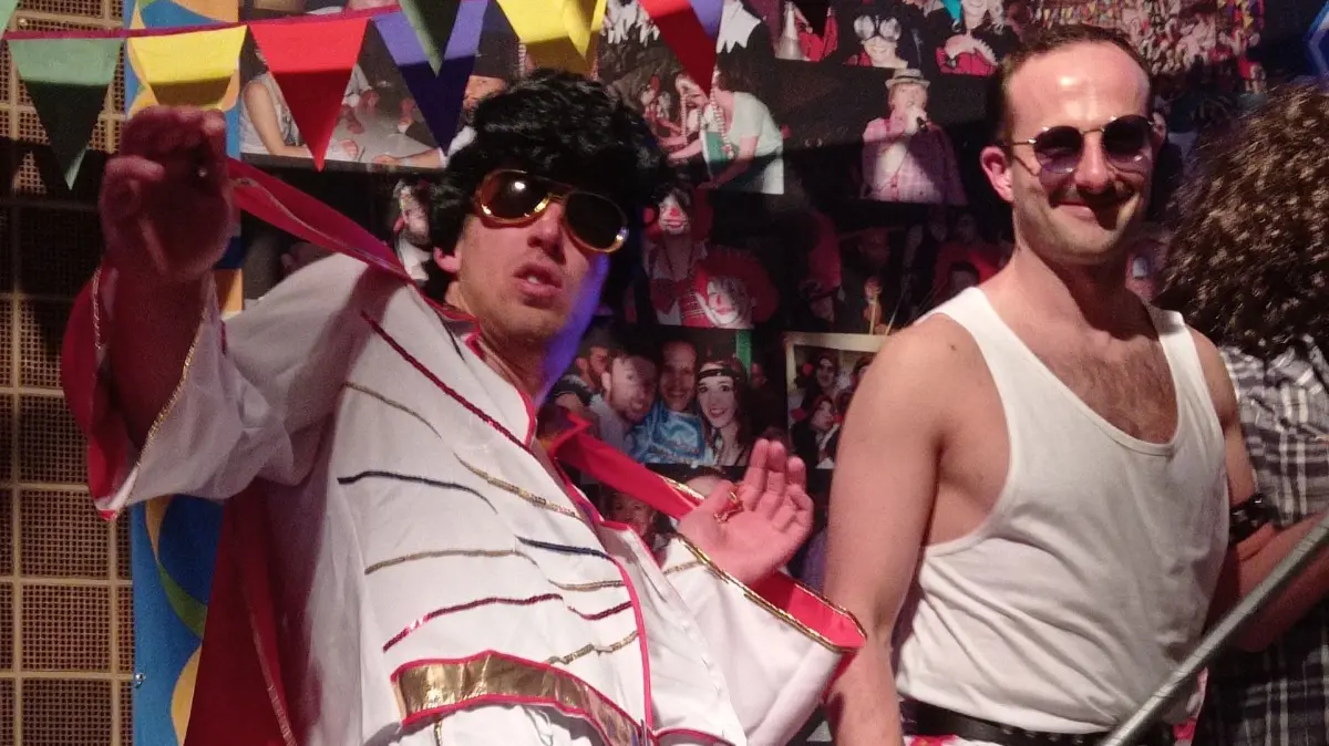 Der King lebt: Elvis bringt die Frauenwelt auch heute noch zum Kreischen.