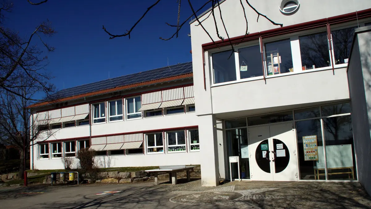 (ohne Überschrift): Vorsicht: Dieses Foto ist möglicherweise nur für den einstigen Verlag Schwäbisches Tagblatt verwendbar. Grundschule Starzach. Bild: Martin Zimmermann