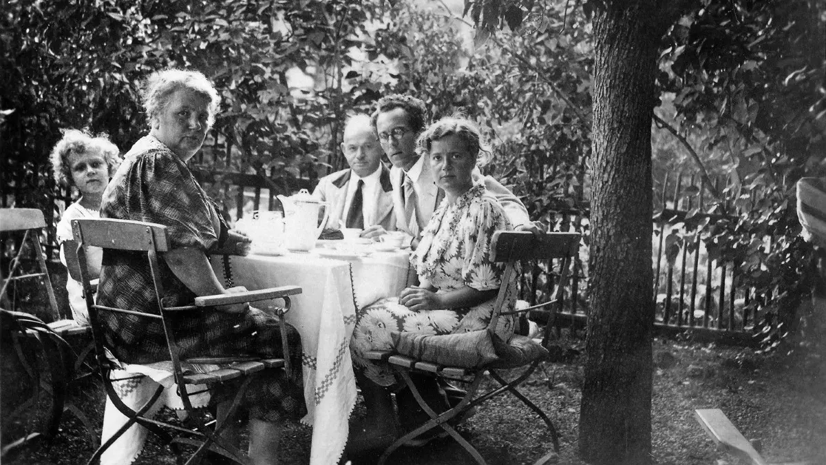 Das Ehepaar Heinrich und Jenny Stern mit der Tochter Else, dem Schwiegersohn Franz Staudacher und der Enkelin Silvia, 1937 in Horb.