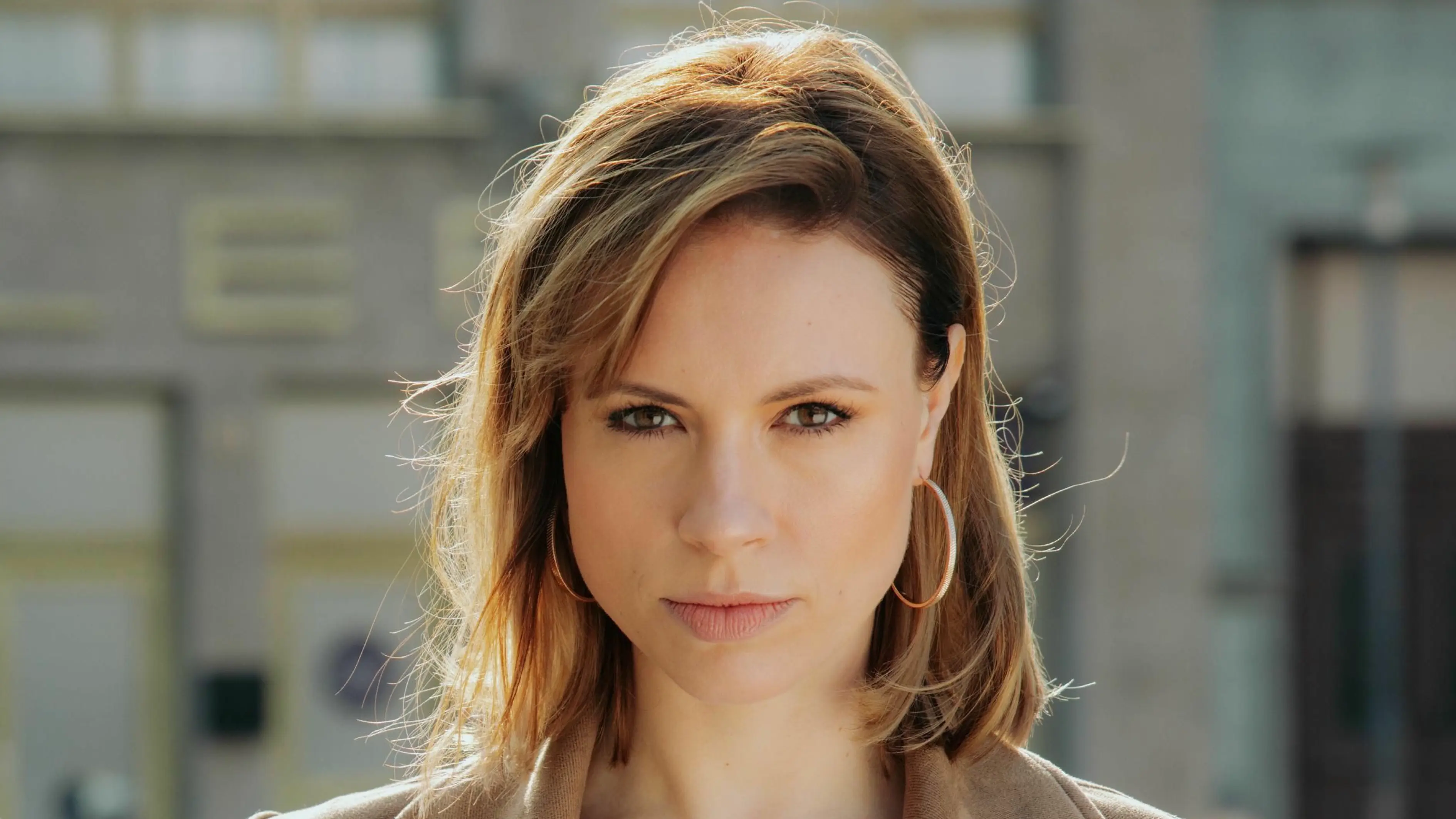 Zoe (Lara Dandelion Seibert) wird in diesen Tagen von ihrer Vergangenheit eingeholt.