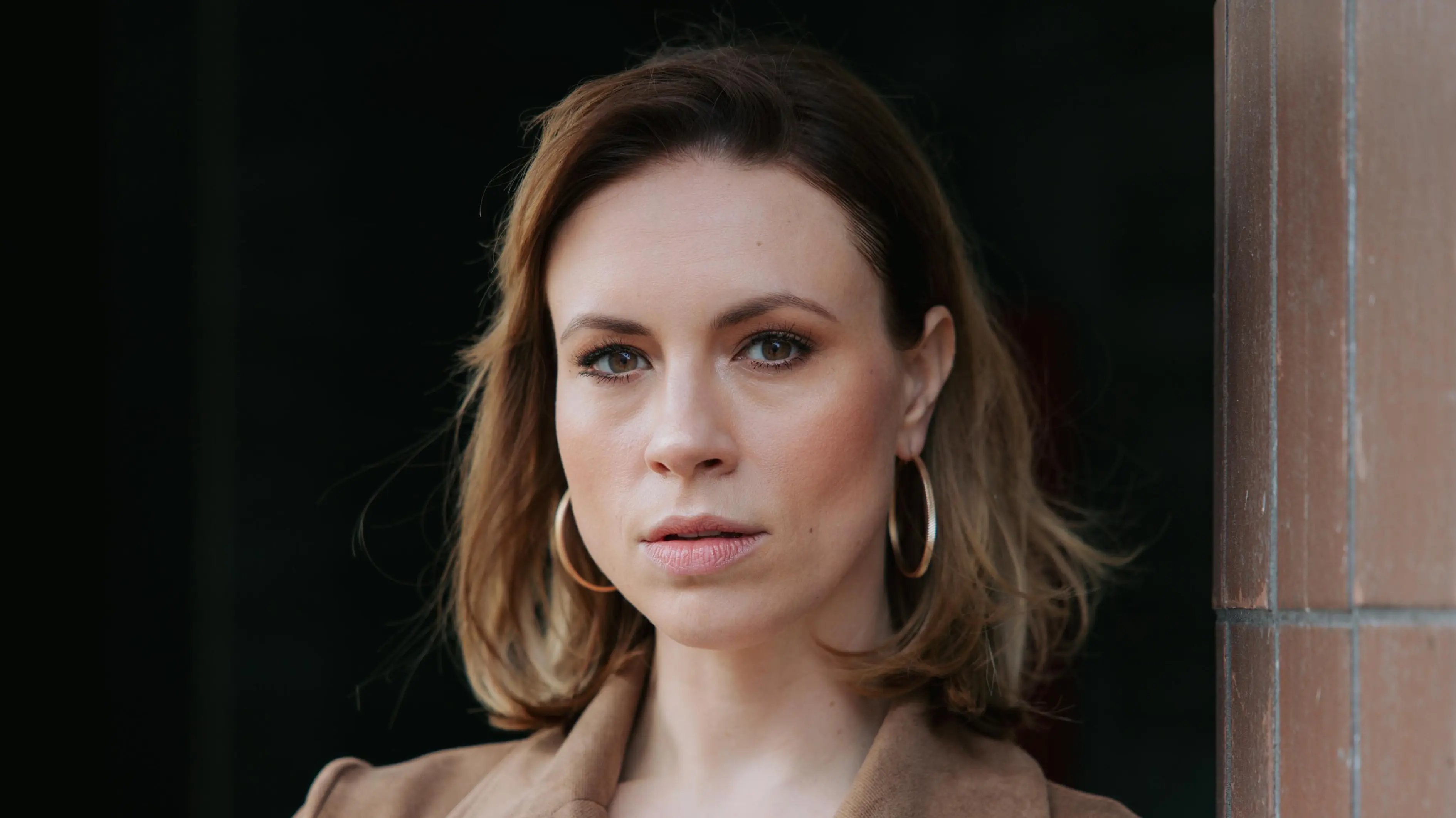 Zoe (Lara Dandelion Seibert) hat ein Kind, von dem kaum jemand Bescheid weiß.