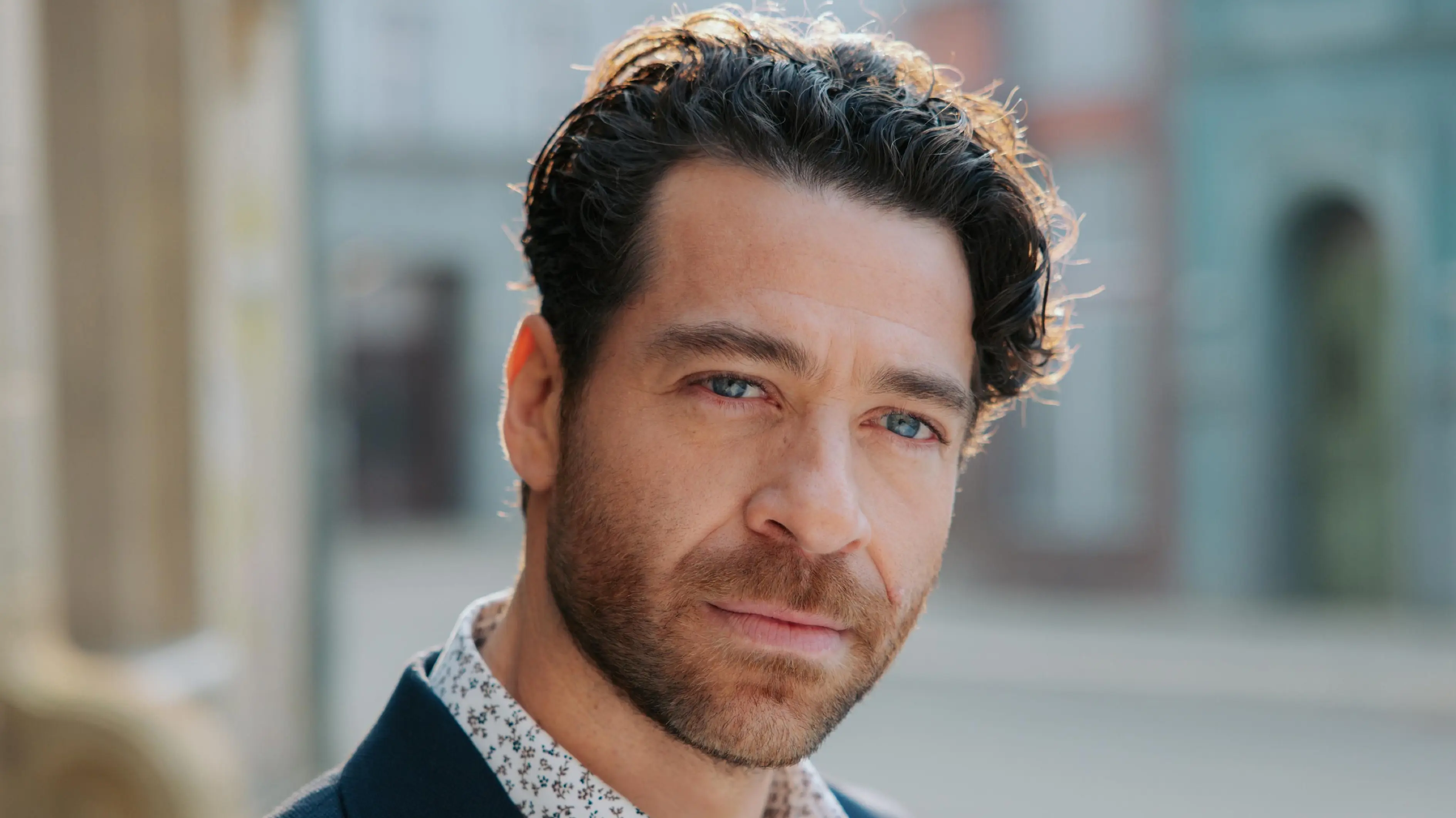 GZSZ-Fanliebling Carlos (Patrick Fernandez) macht eine interessante Beobachtung.