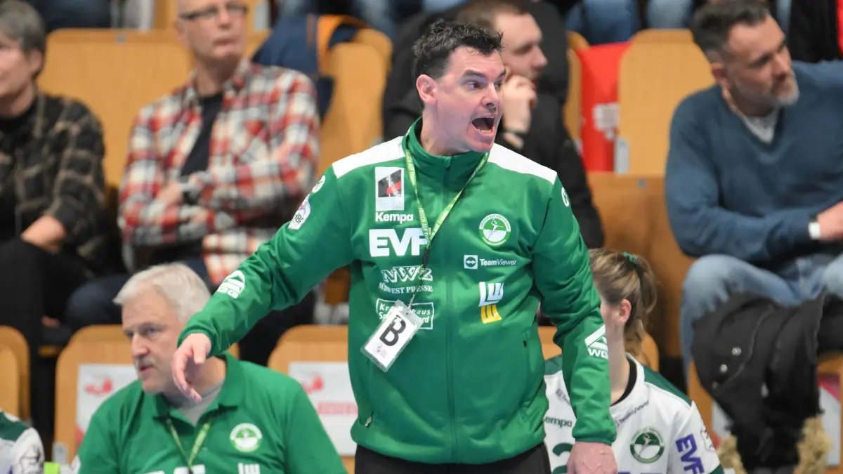 GER, BSV Sachsen Zwickau vs. Frisch Auf Goeppingen, Handball, Bundesliga, Frauen, 18. Spieltag, Saison 2024/2025, 28.02.2025 : Nico Kiener (Trainer, Frisch Auf Goeppingen) tobt.
GER, BSV Sachsen Zwickau vs. Frisch Auf Goeppingen, Handball, Bundesliga, Frauen, 18. Spieltag, Saison 2024/2025, 28.02.2025
Foto: Eibner-Pressefoto/Bert Harzer