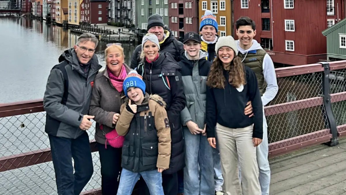 Gemeinsamer Ausflug: Den freien Tag bei der WM in Trondheim hat Kombiniererin Nathalie Armbruster (vorne, rechts) zusammen mit ihrem Freund Nico Zarucchi, ihren Eltern und der Familie Uhlig verbracht. 