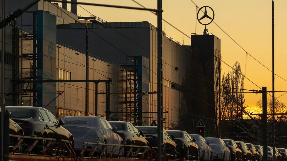 Stuttgart Themenbilder: Unterwegs in Sindelfingen, 18.04.2022, Themenbilder: Unterwegs in Sindelfingen, Mercedes Werk Sindelfingen, 18.04.2022, *** Stuttgart theme images On the road in Sindelfingen, 18 04 2022, theme images On the road in Sindelfingen, Mercedes plant Sindelfingen, 18 04 2022, Copyright: xDROFITSCH/EIBNERx EP_ddh