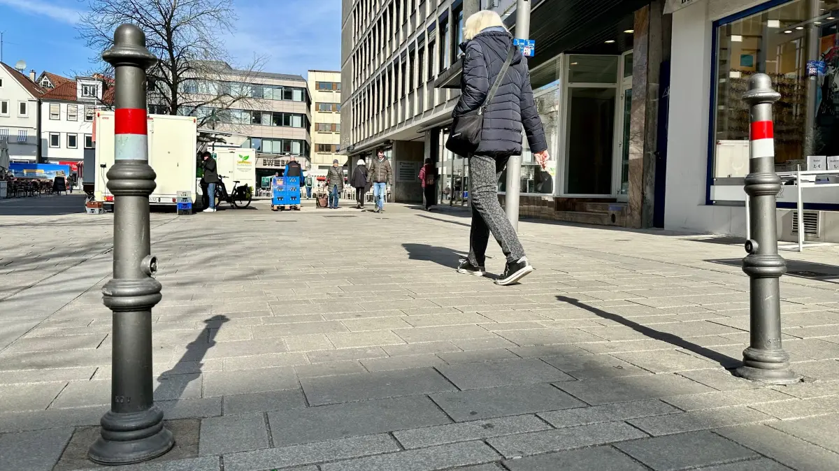 Terror Reutlingen Schutz Auto Schutzpfeiler Sicherheitspfosten, Absperrpfosten, Rammschutzpoller Innenstadt