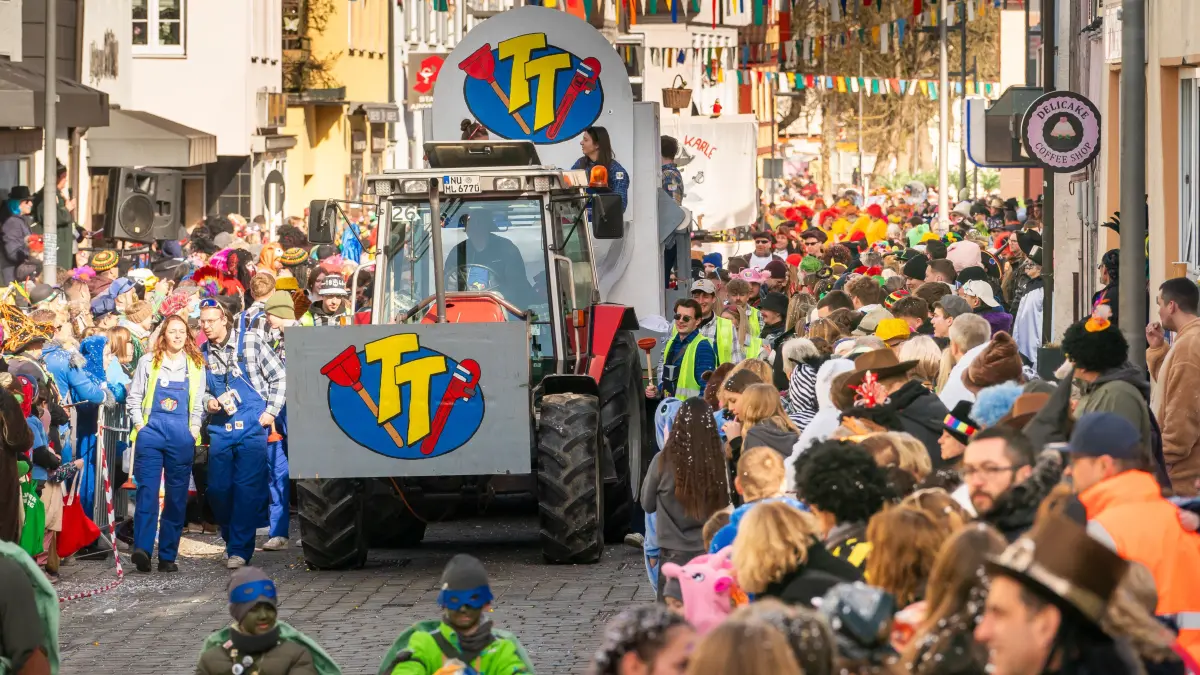 Fasnachtsdienstag, 4. März - Umzug und anschließendes Fasnachtstreiben in Weißenhorn macht wie immer den Abschluss in der Region